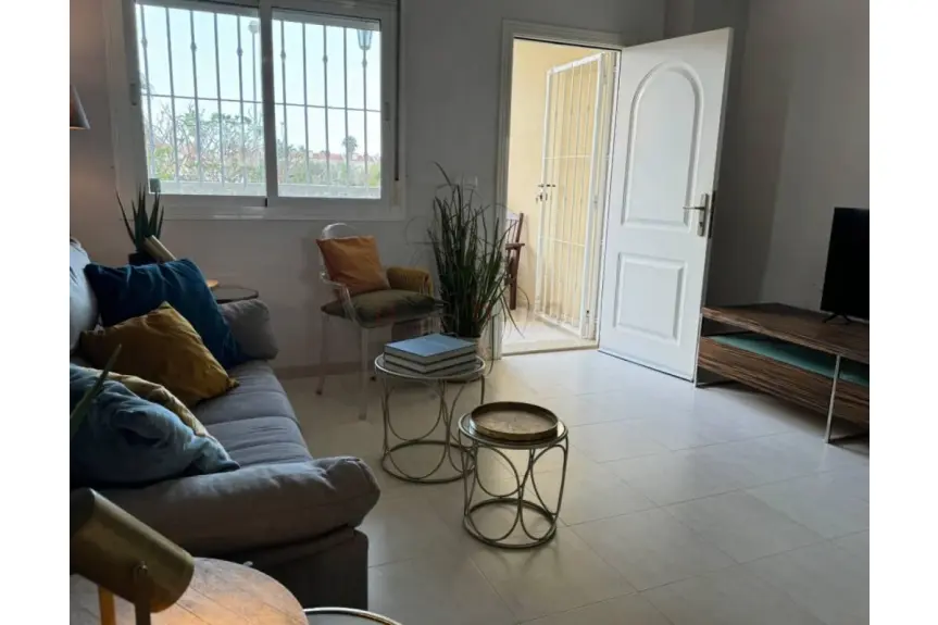 Alicante, Dona Pepa, Apartament w Hiszpanii z prywatnym solarium i basenem
