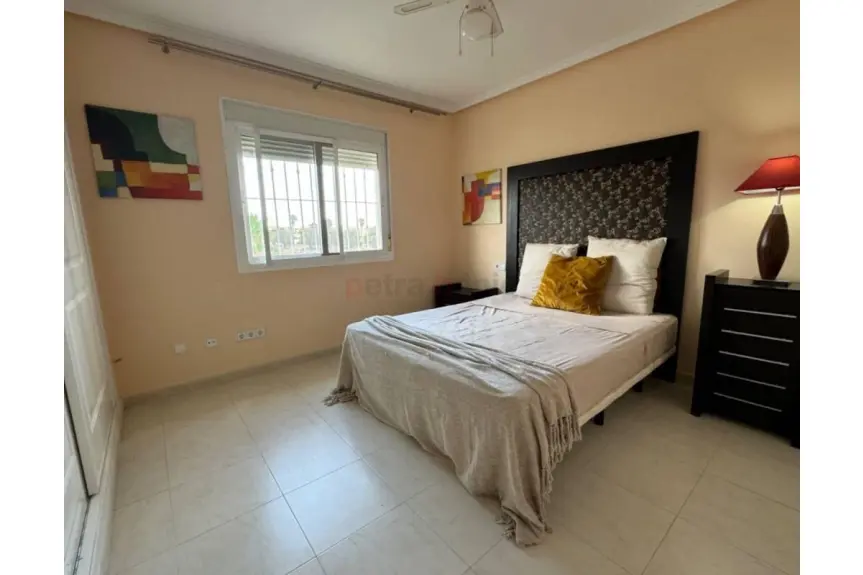 Alicante, Dona Pepa, Apartament w Hiszpanii z prywatnym solarium i basenem